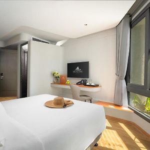 Senior Deluxe Double or Twin room window sea view